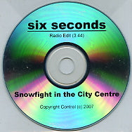 SNOWFIGHT IN THE CITY CENTRE - Six Seconds