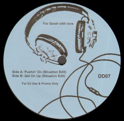 DISCO DEVIANCE PRESENTS  THE QUANTIC SOUL ORCHESTRA / JAZZY DEE  - Pushin' On / Get On Up