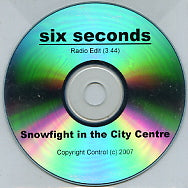 SNOWFIGHT IN THE CITY CENTRE - Six Seconds