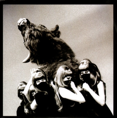 THE DEAD WEATHER - I Cut Like A Buffalo