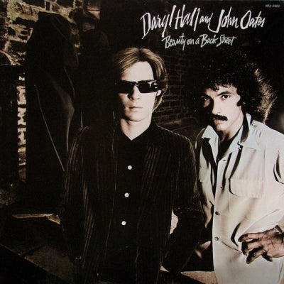 DARYL HALL & JOHN OATES - Beauty On A Back Street